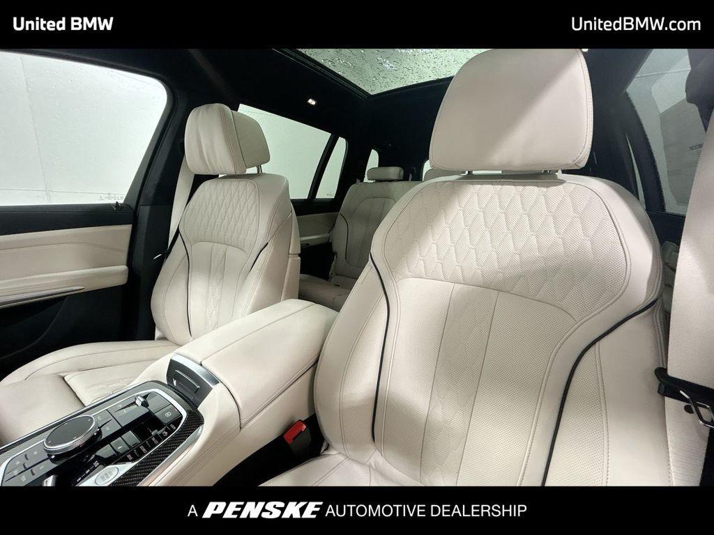new 2025 BMW X7 car, priced at $118,155