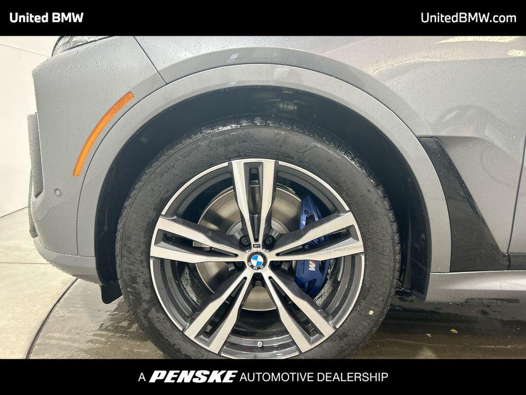 new 2025 BMW X7 car, priced at $118,155