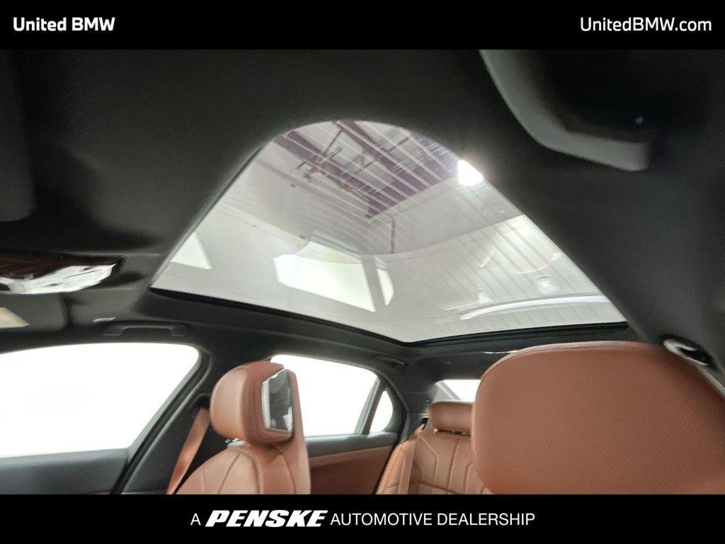 new 2025 BMW 760 car, priced at $135,635