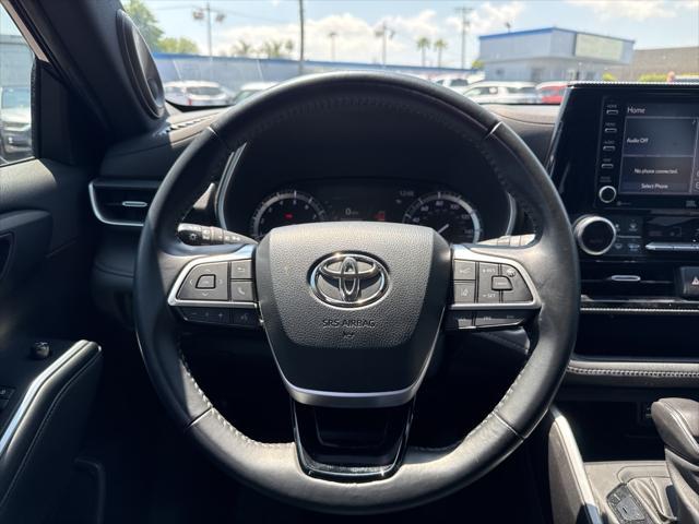 used 2022 Toyota Highlander car, priced at $39,000