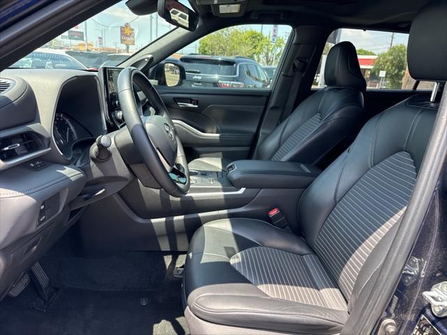 used 2022 Toyota Highlander car, priced at $39,000