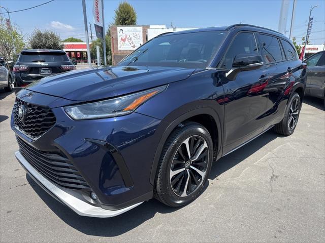 used 2022 Toyota Highlander car, priced at $39,000