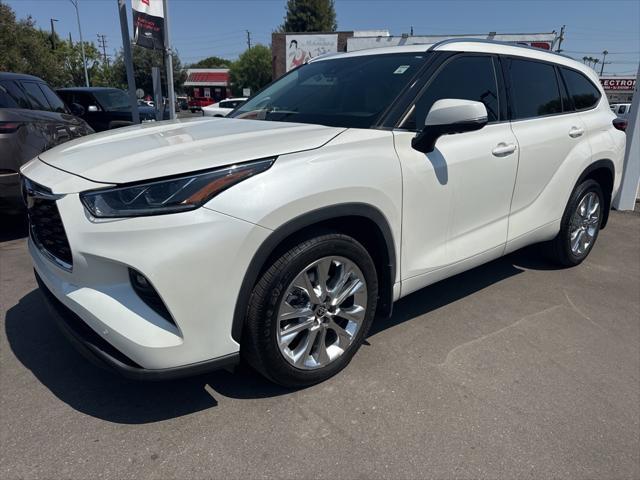 used 2021 Toyota Highlander car, priced at $27,800