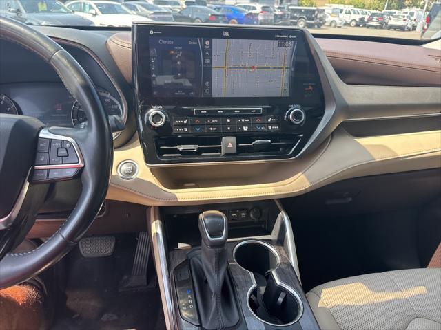 used 2021 Toyota Highlander car, priced at $27,800