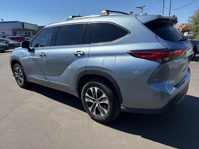 used 2021 Toyota Highlander Hybrid car, priced at $39,000