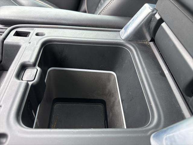 used 2022 Land Rover Discovery car, priced at $35,000