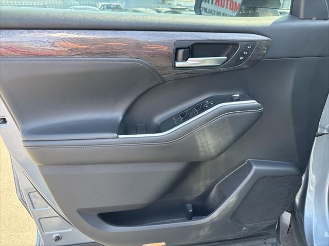 used 2020 Toyota Highlander car, priced at $32,000
