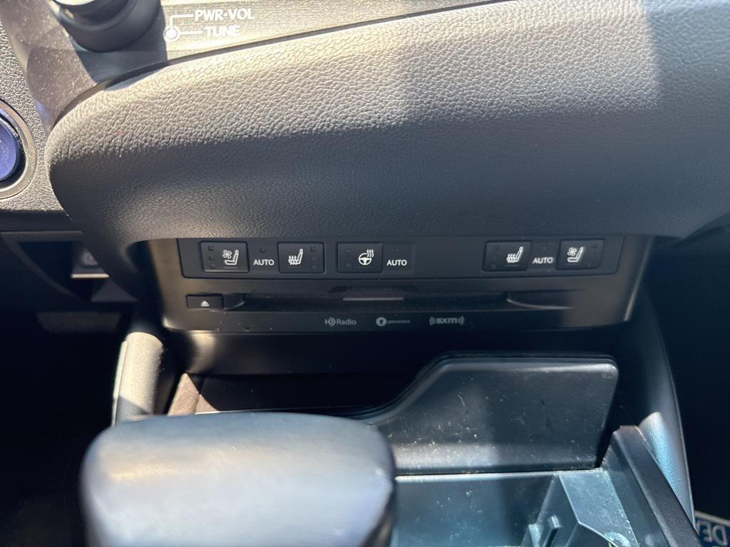 used 2019 Lexus ES 300h car, priced at $27,500