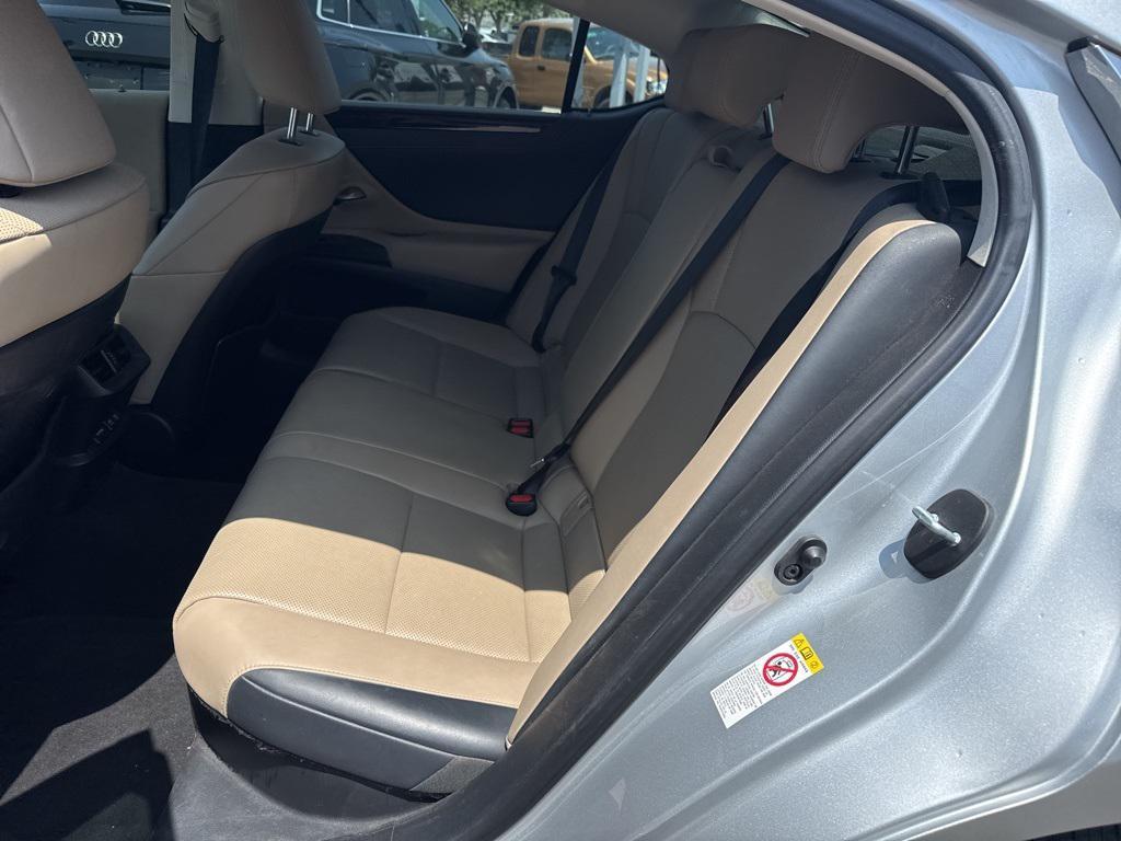 used 2019 Lexus ES 300h car, priced at $27,500