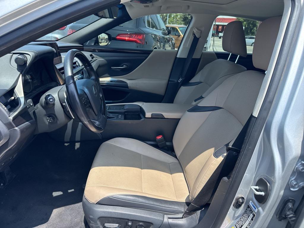 used 2019 Lexus ES 300h car, priced at $27,500