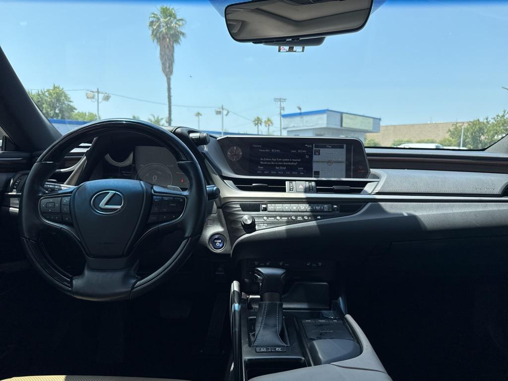 used 2019 Lexus ES 300h car, priced at $27,500