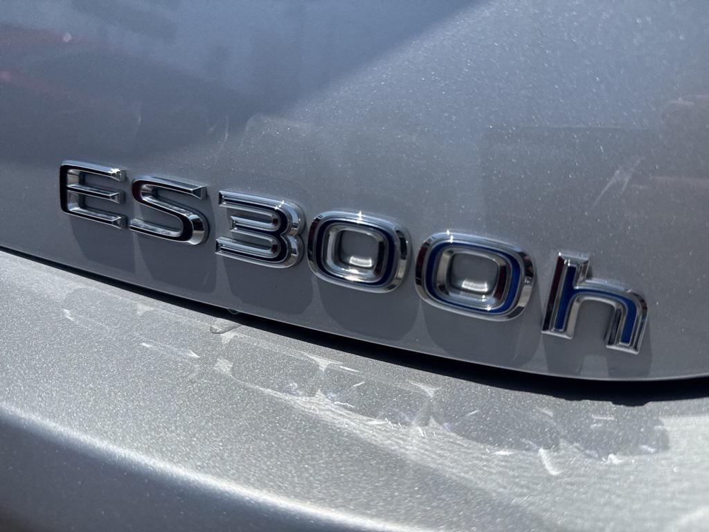 used 2019 Lexus ES 300h car, priced at $27,500