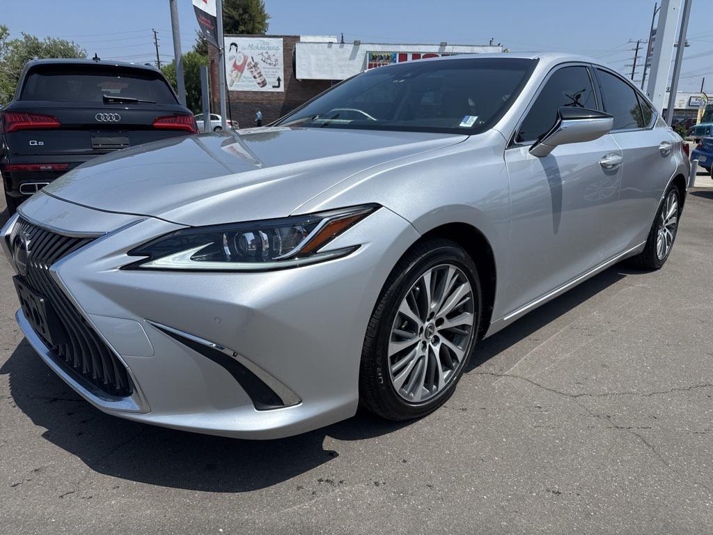 used 2019 Lexus ES 300h car, priced at $27,500