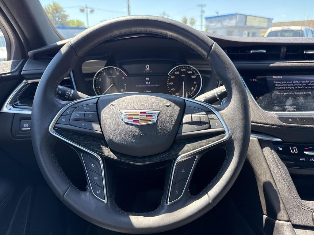 used 2022 Cadillac XT5 car, priced at $27,500
