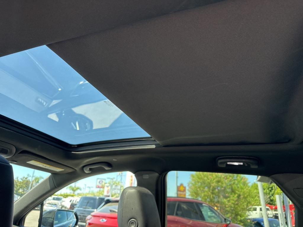 used 2022 Cadillac XT5 car, priced at $27,500