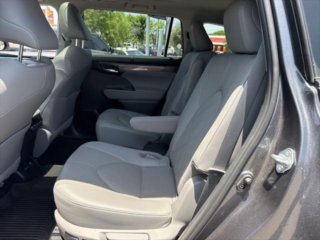used 2020 Toyota Highlander Hybrid car, priced at $38,000