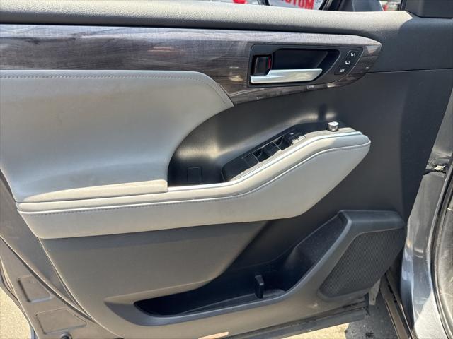 used 2020 Toyota Highlander Hybrid car, priced at $38,000
