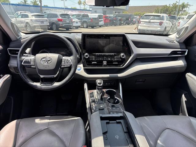 used 2020 Toyota Highlander Hybrid car, priced at $38,000