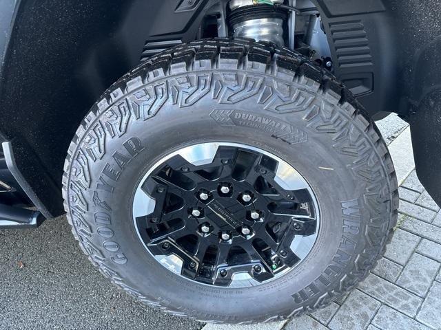 new 2025 GMC HUMMER EV Pickup car, priced at $123,895
