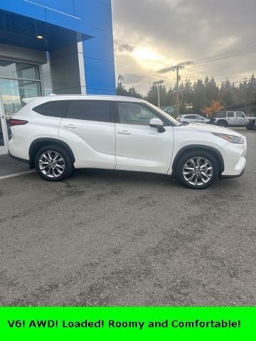 used 2020 Toyota Highlander car, priced at $39,499