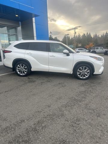 used 2020 Toyota Highlander car, priced at $40,879