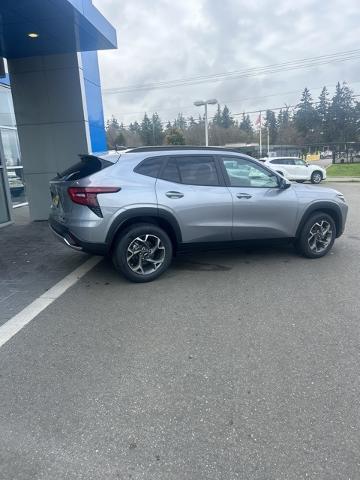 new 2025 Chevrolet Trax car