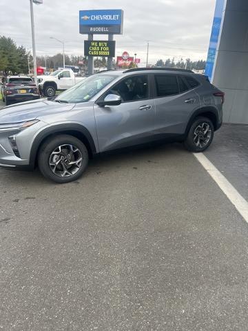 new 2025 Chevrolet Trax car