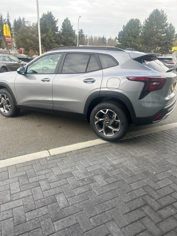 new 2025 Chevrolet Trax car