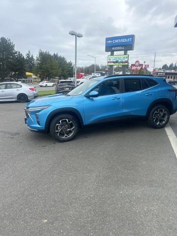 new 2025 Chevrolet Trax car