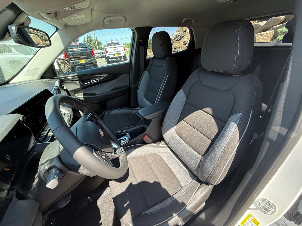 new 2025 Chevrolet TrailBlazer car, priced at $30,080
