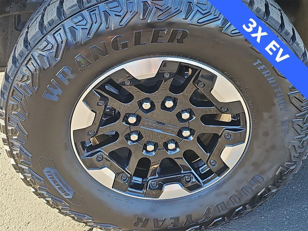 used 2025 GMC HUMMER EV SUV car, priced at $86,500