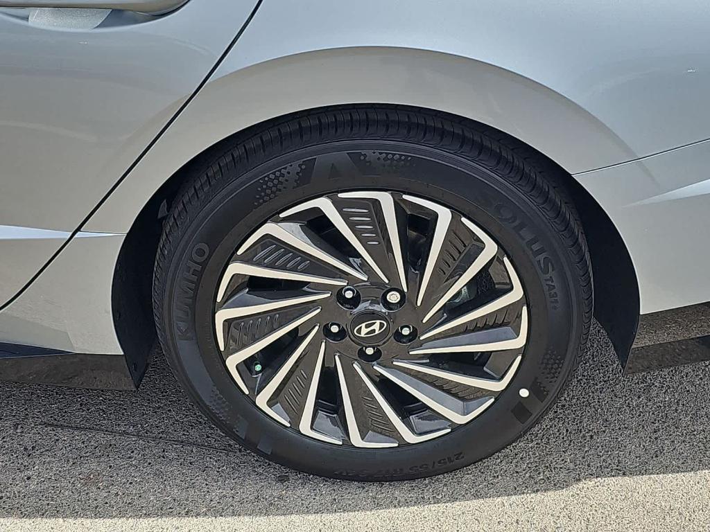 new 2025 Hyundai Sonata Hybrid car, priced at $38,435