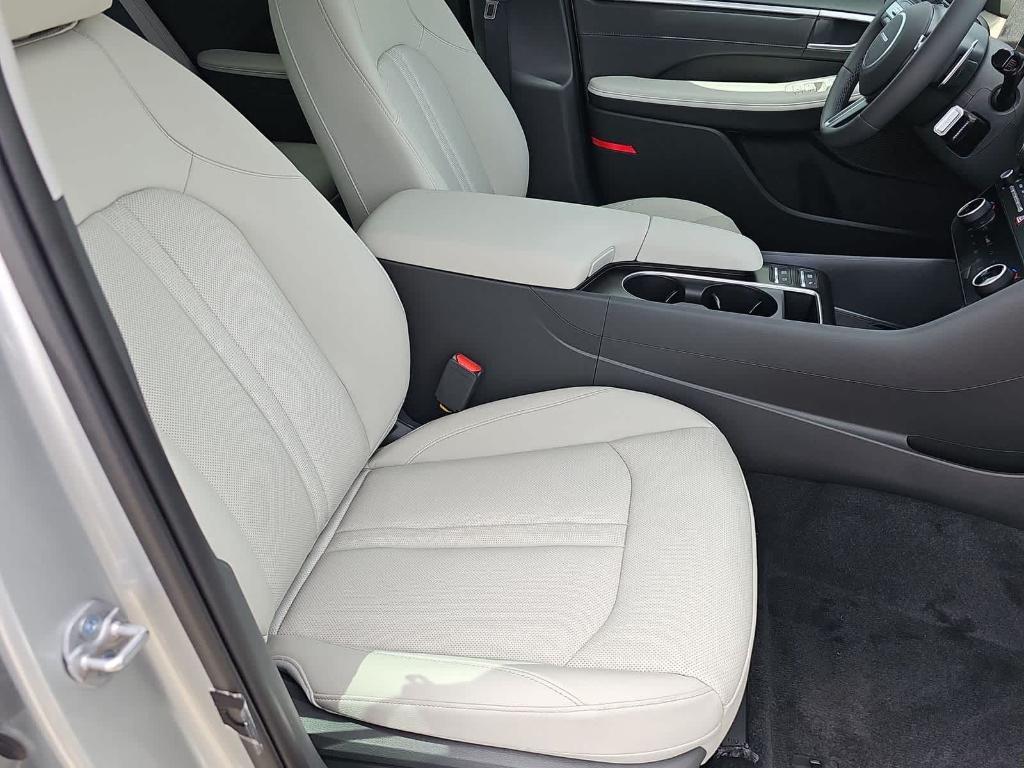 new 2025 Hyundai Sonata Hybrid car, priced at $38,435