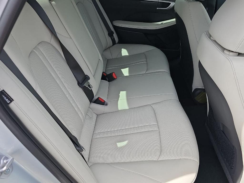 new 2025 Hyundai Sonata Hybrid car, priced at $38,435