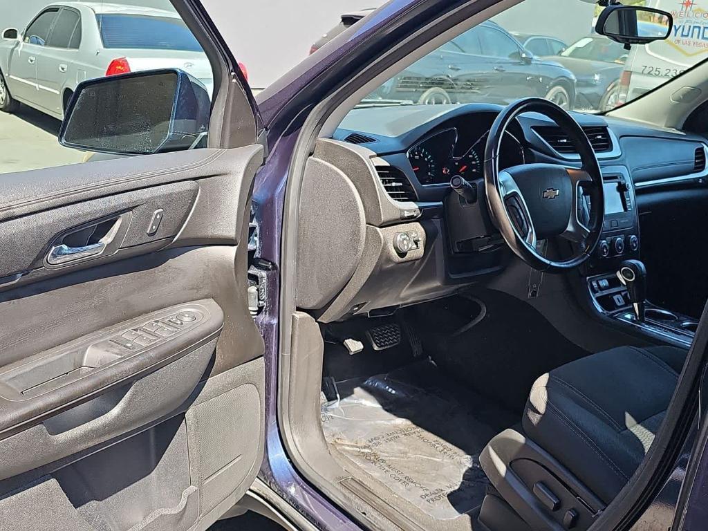 used 2015 Chevrolet Traverse car, priced at $9,000