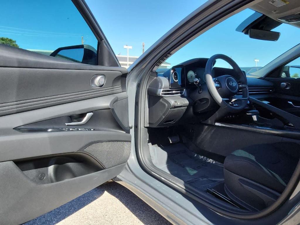 new 2025 Hyundai Elantra car, priced at $26,335