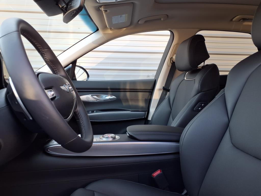 new 2025 Genesis GV70 car