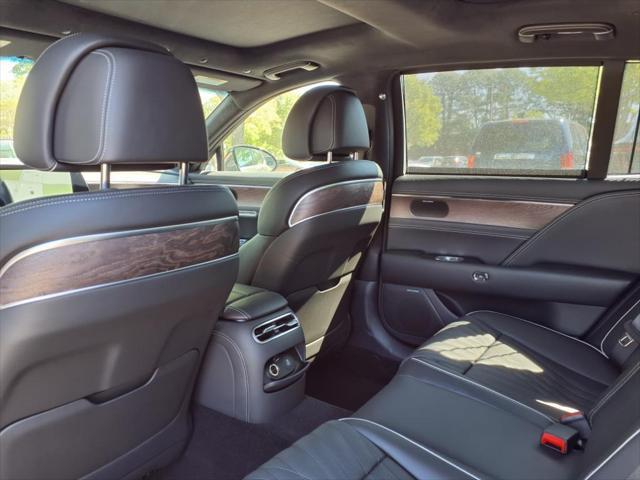 new 2025 Genesis G90 car, priced at $88,700