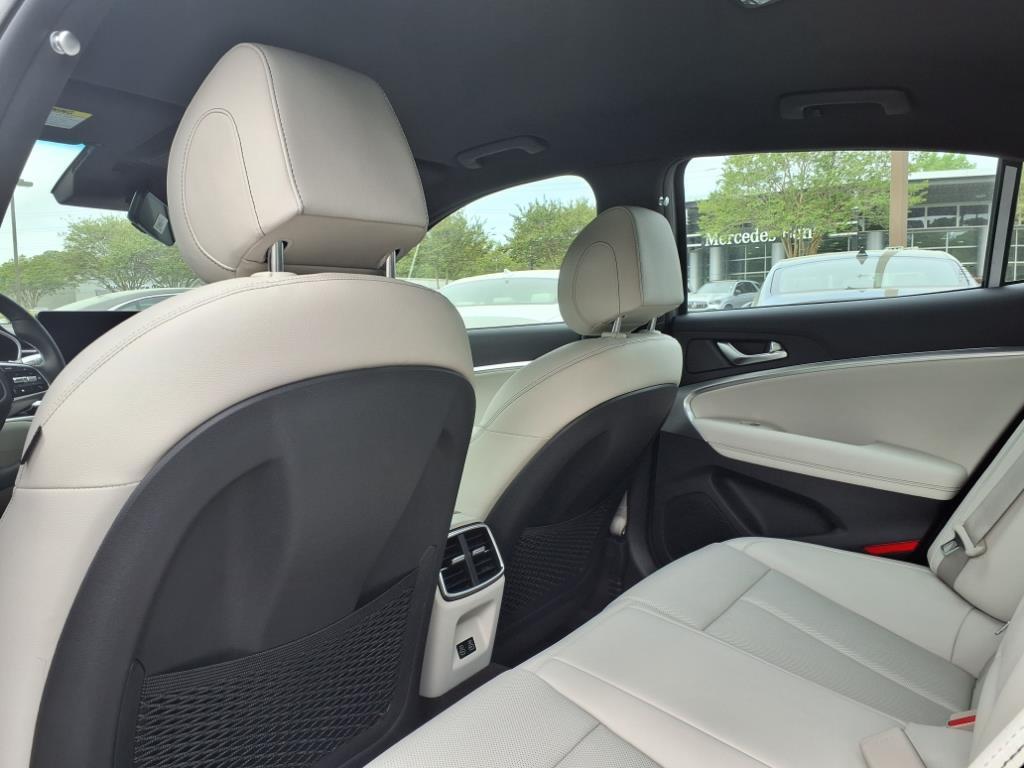 new 2025 Genesis G70 car, priced at $45,340