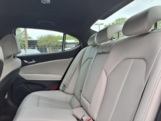 new 2025 Genesis G70 car, priced at $45,340