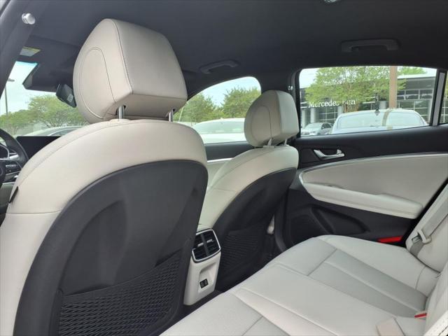 new 2025 Genesis G70 car, priced at $45,340