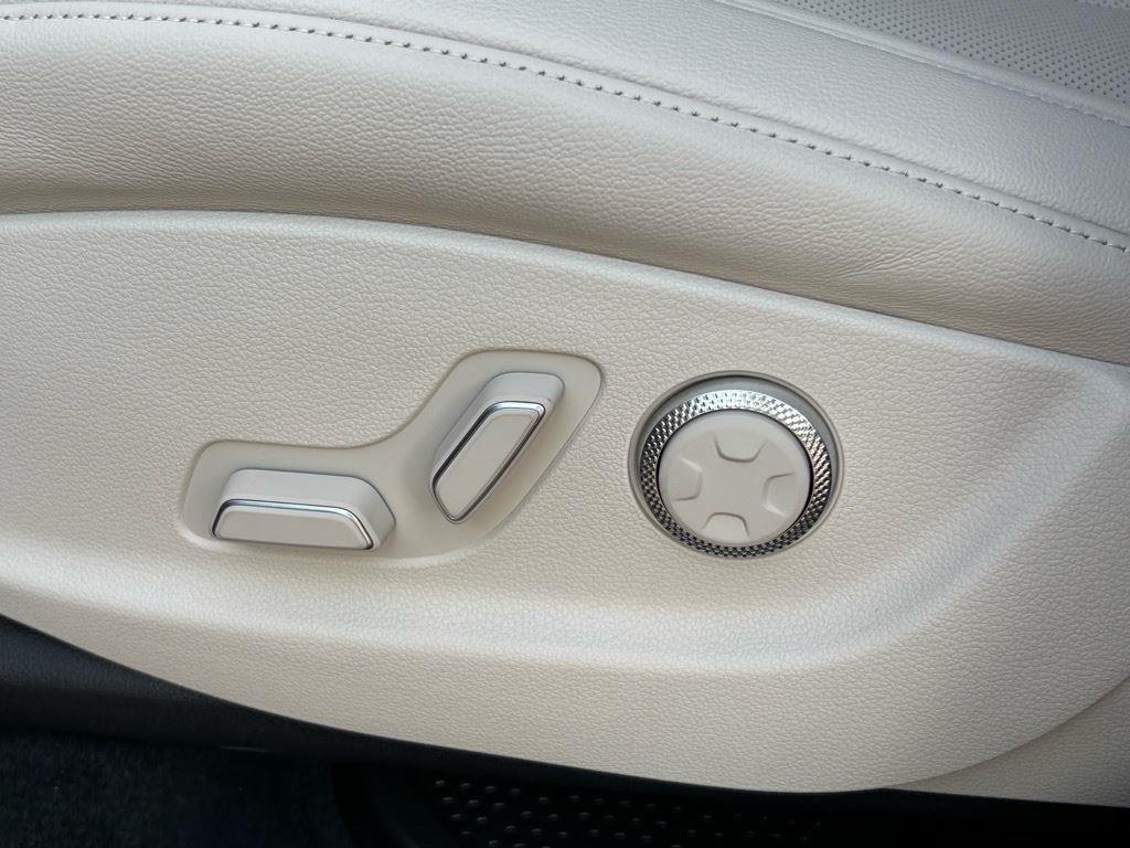 new 2025 Genesis GV80 car, priced at $57,847