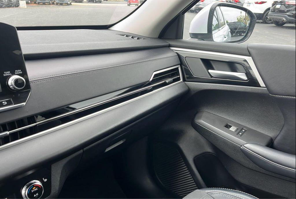 used 2024 Mitsubishi Outlander car, priced at $24,990