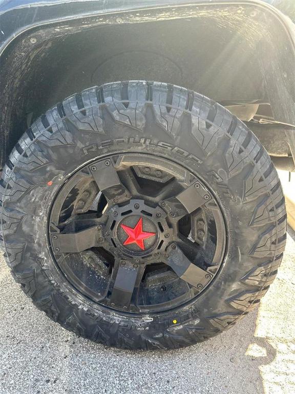 used 2014 Jeep Wrangler Unlimited car, priced at $13,295