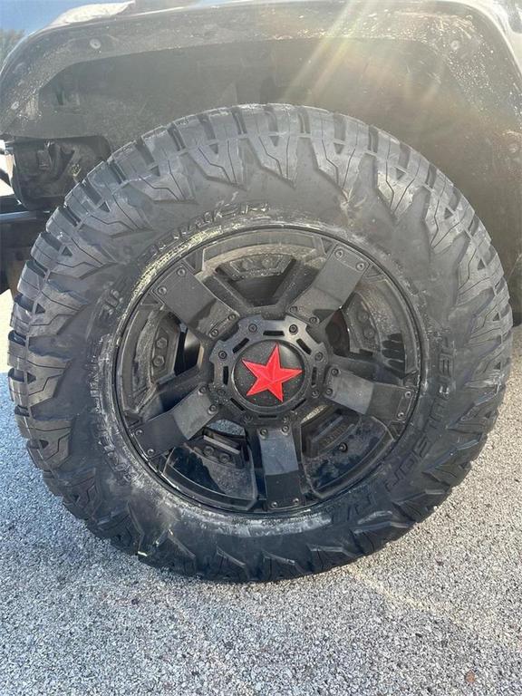 used 2014 Jeep Wrangler Unlimited car, priced at $13,295