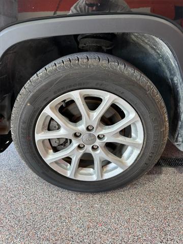 used 2018 Jeep Cherokee car, priced at $10,949