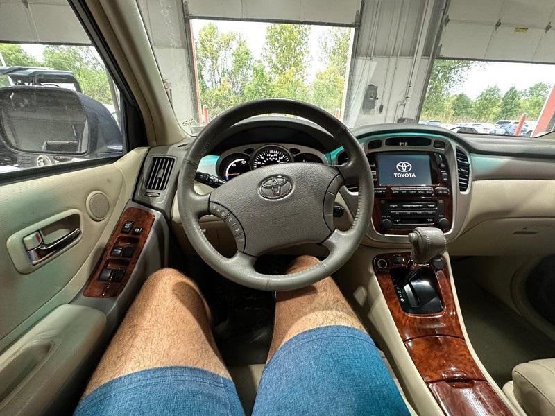 used 2007 Toyota Highlander Hybrid car, priced at $8,795