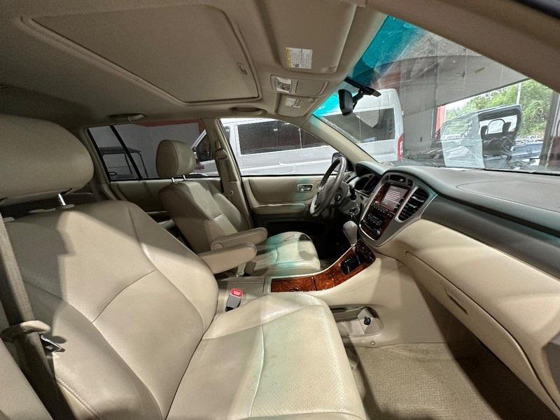 used 2007 Toyota Highlander Hybrid car, priced at $8,795