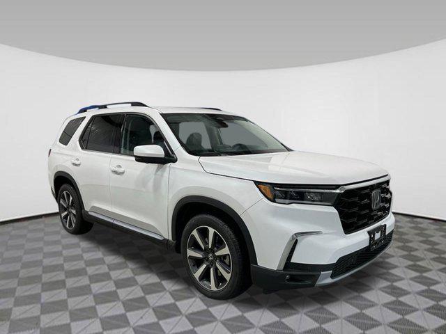 new 2025 Honda Pilot car, priced at $51,276