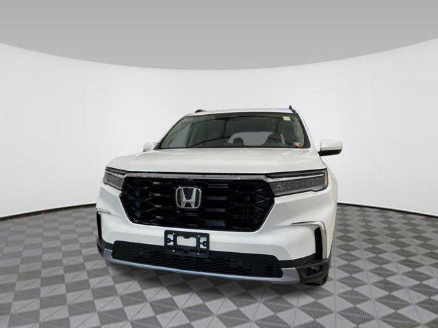 new 2025 Honda Pilot car, priced at $50,650